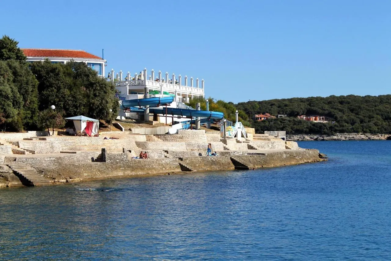 Apartments With A Swimming Pool Pula - 7356