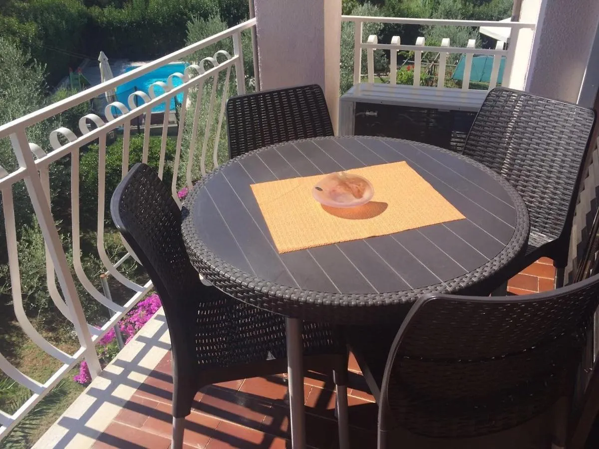 Apartments With A Swimming Pool Pula - 7356 Croatia