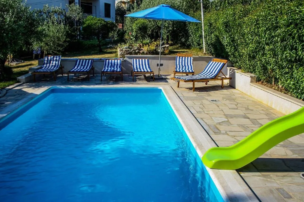 Apartments With A Swimming Pool Pula - 7356 Croatia