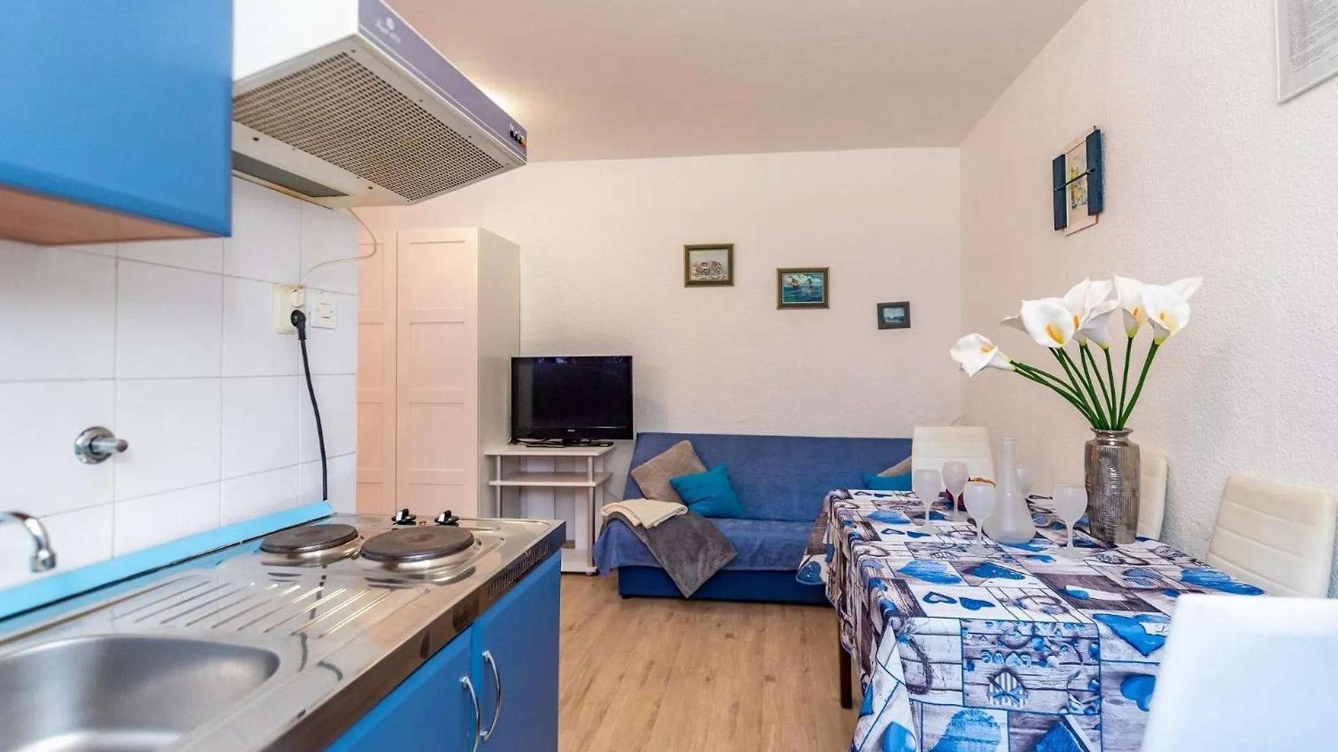 Apartments With A Swimming Pool Pula - 7356